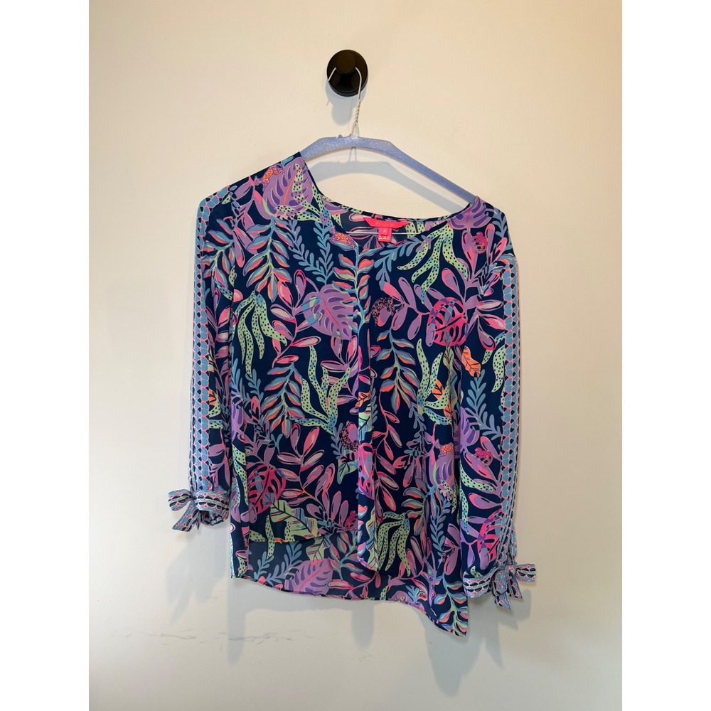 Lilly Pulitzer Navy Tropical Floral V-Neck Blouse with Tie Cuffs Size Medium